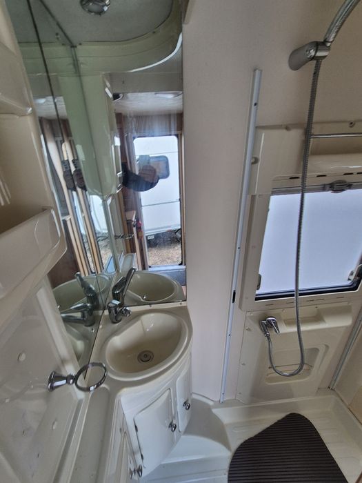 Rulota in stare foarte bună, complet echipata