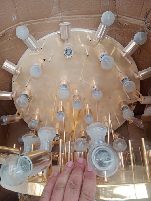 Продам люстры для коммерческих помещений