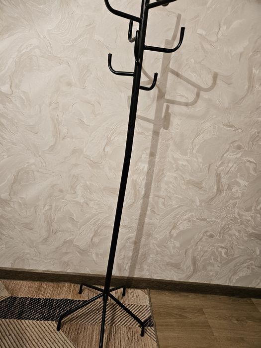 Вещи И стол и стулья