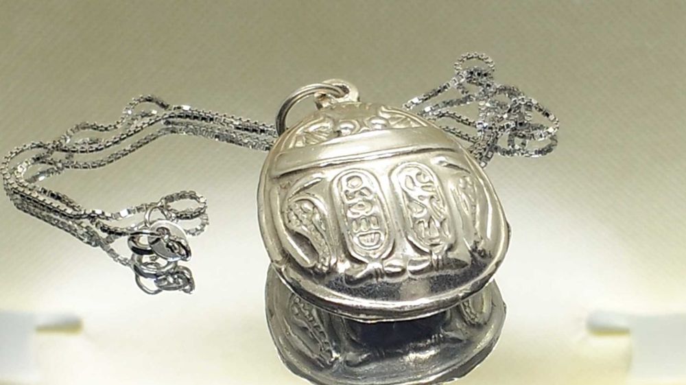 Colier cu Pandantiv "Scarab Regal"