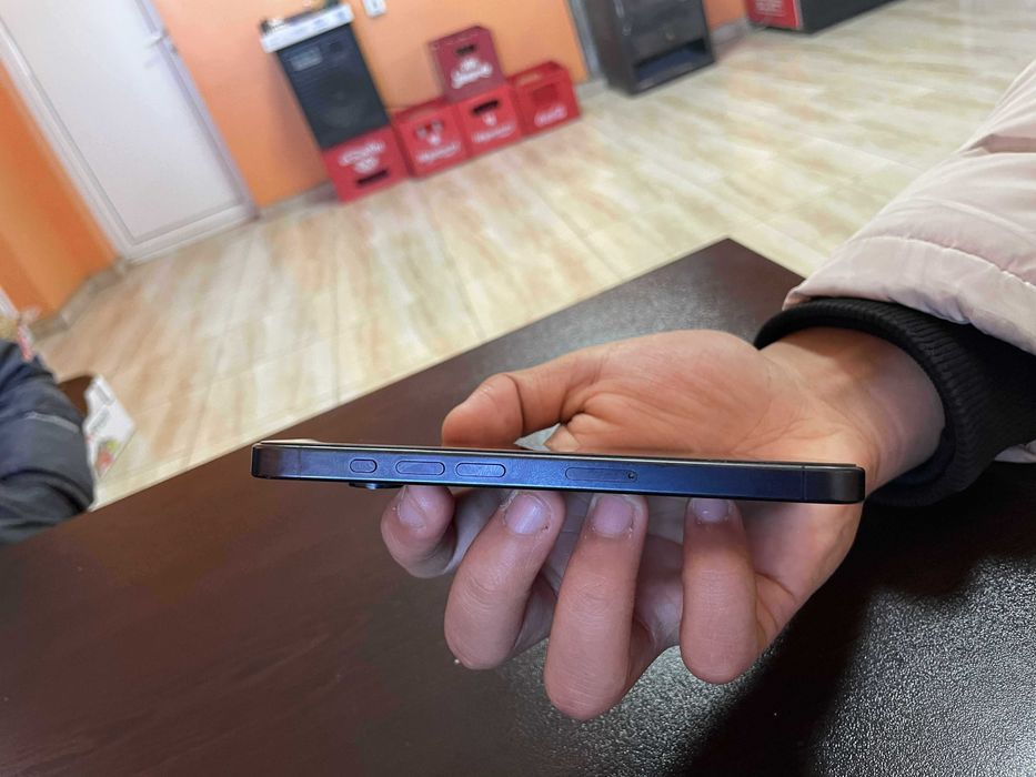 Продавам iPhone 15 pro 128 GB