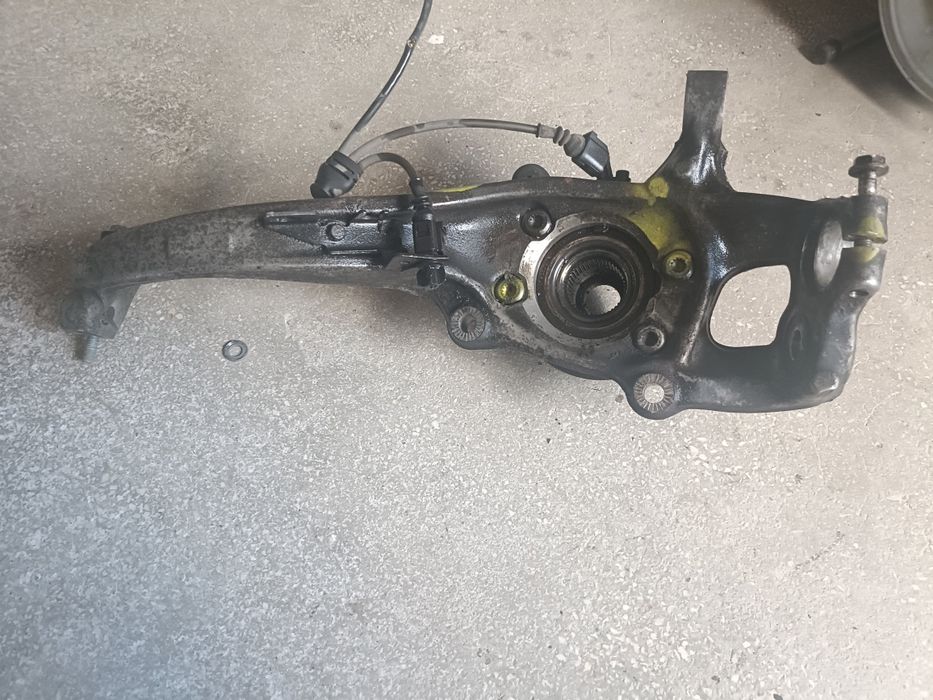 Fuzeta Stânga Audi A4 B8 cod R8K0407257ABSJ2Fr