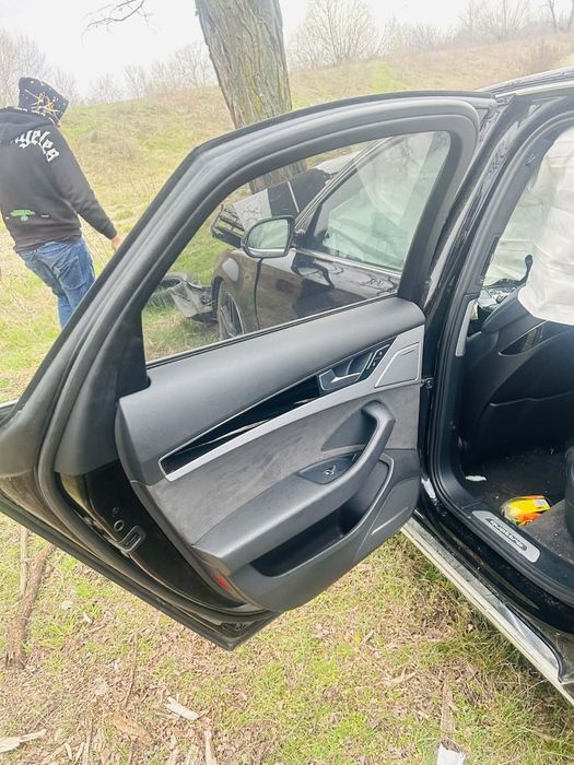 Dezmebrez audi a8 2017