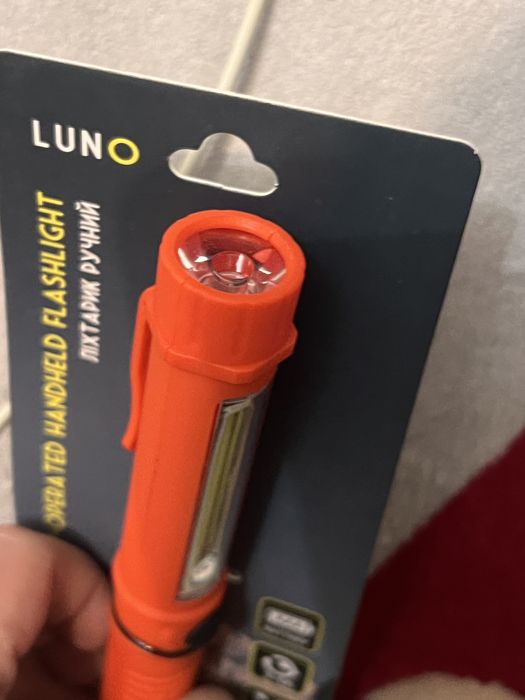 Lanternă portabilă LUNO pe baterii AAA – cu magnet, rezistentă la apă