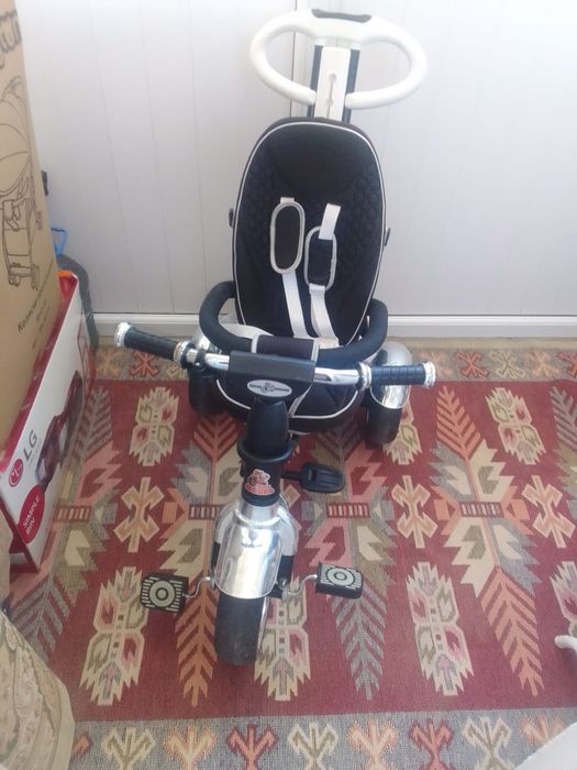 Продаю трехколоесный детский велосипед