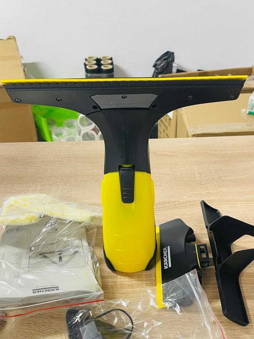 Aspirator pentru ferestre cu acumulator Kärcher WV 2 Black Edition
