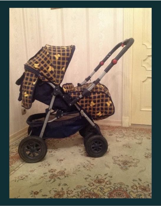 Продам коляску ( чехля полностью сьемные, можно стирать)