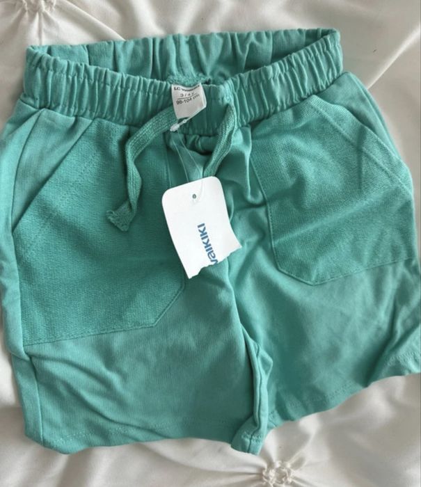 Pantaloni scurti