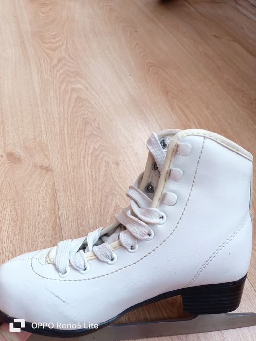 Коньки белый... утеплённые... для девочек