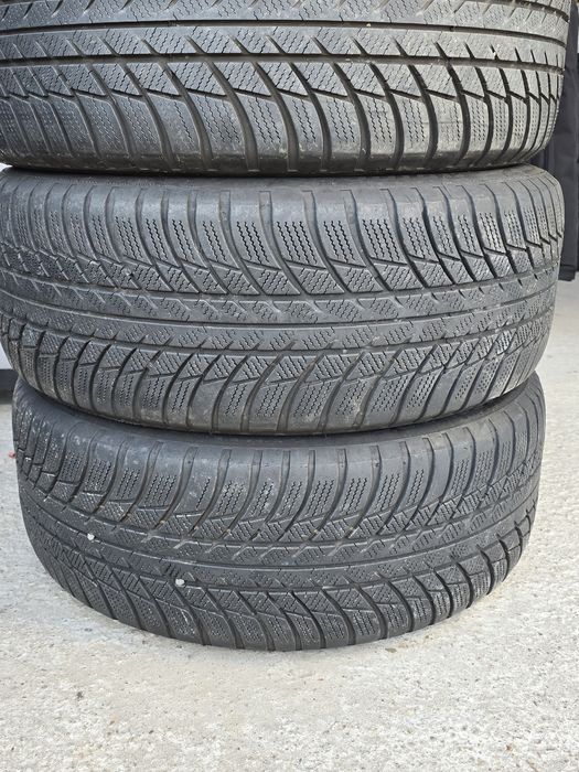 4 Броя 215/55/17 Bridgestone 2x7mm 2x5mm