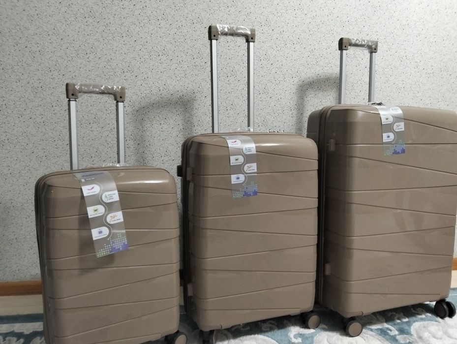 Продам новые чемоданы