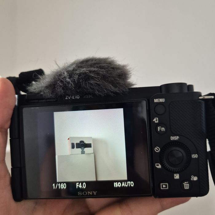 Aparat foto Sony ZV-E10 de vlogging