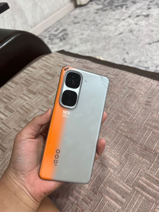 Iqoo neo 10 pro.