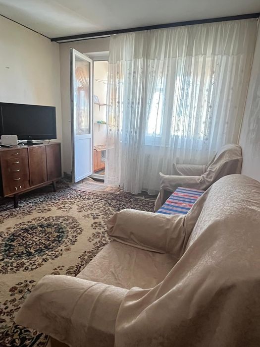 Inchiriez apartament 2 camere onesti 1.100 lei