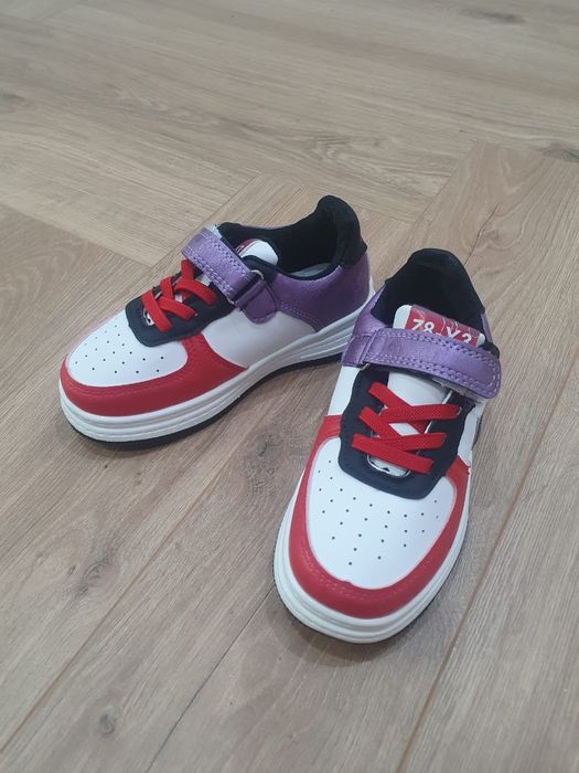 Новые кроссовки для девочки