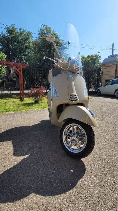 Vespa 310 GTS.       .