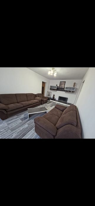 Închiriez ap 2 camere ,loc de parcare