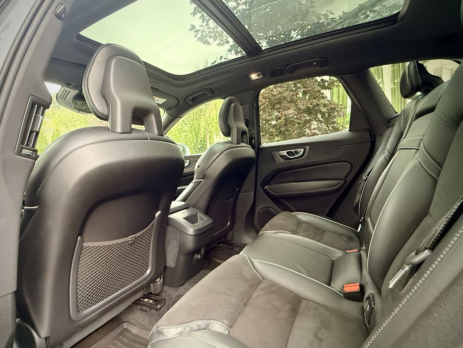 Volvo XC60 D5 AWD R-Design Full Option! Garantie 1 An! Finantare / Rate fixe!