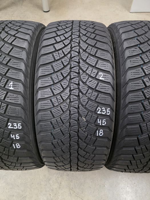 235/45/18 4бр.KUMHO WINTERCRAFT WS71 -rim protector