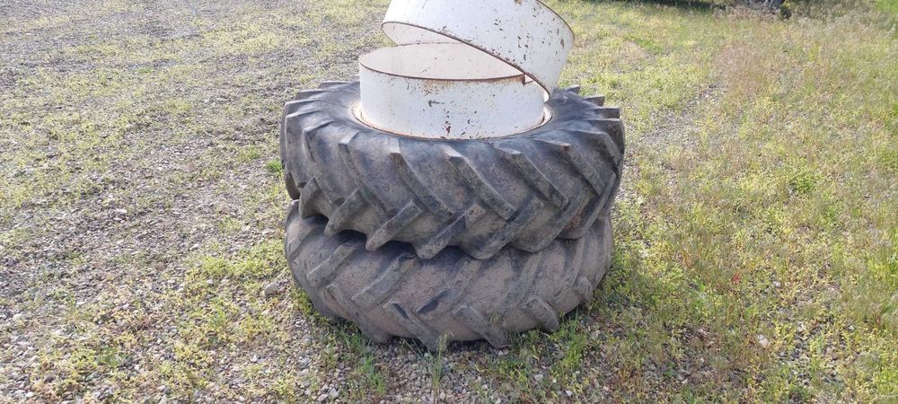 John Deere 5620 cu încărcător frontal