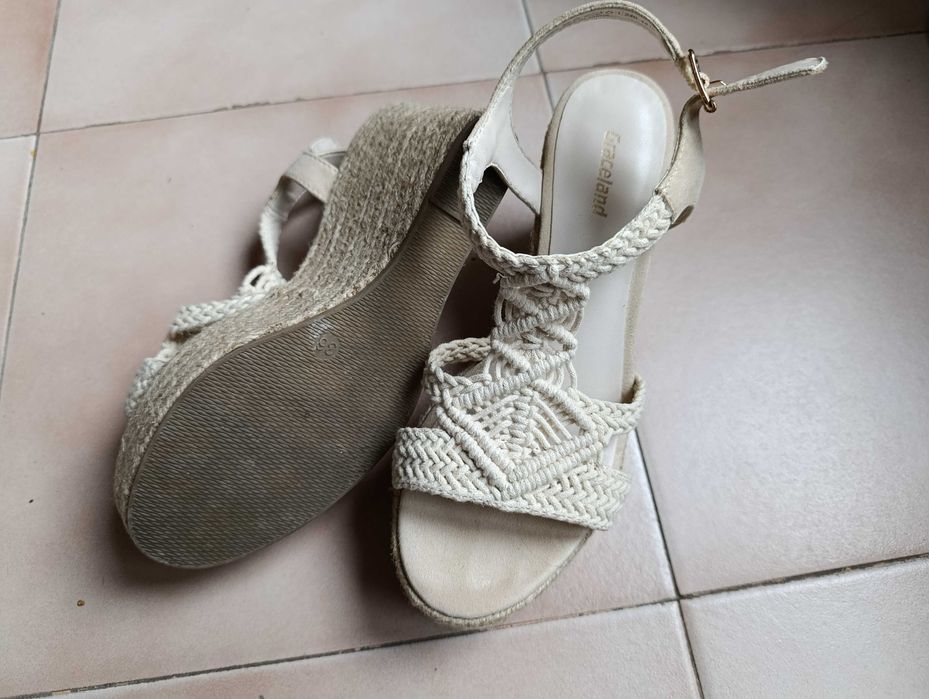 Сандали с платформа Deichmann Graceland