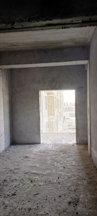 Yangi qurilgan uy sotiladi