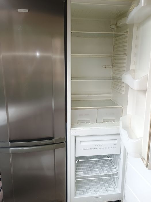 Frigider tip combină frigorifică înaltă Electrolux artic273W142