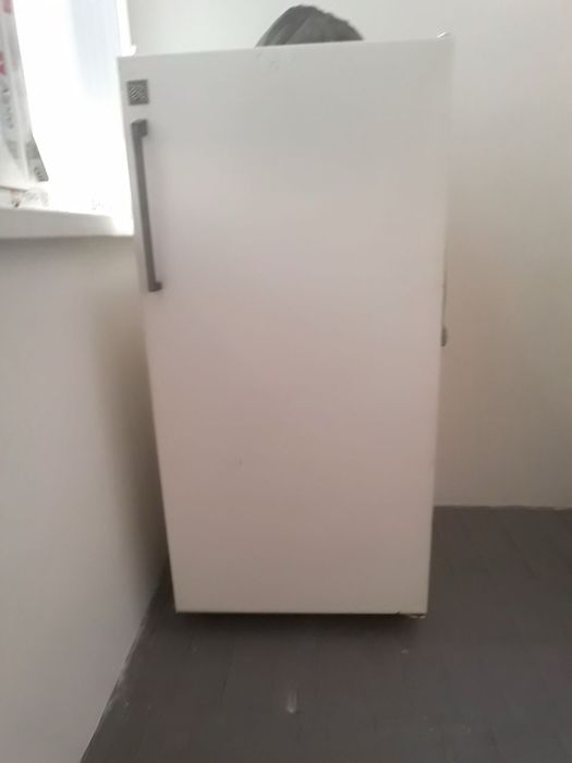 Холодильник продается