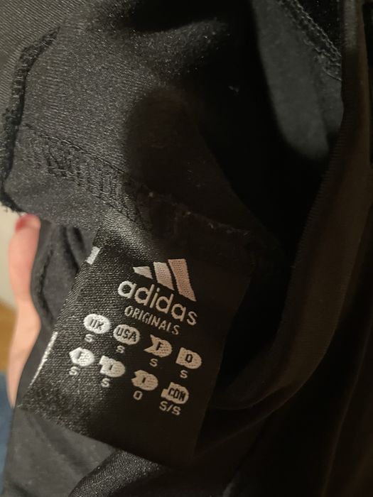 Чисто нов адидас черен анцуг