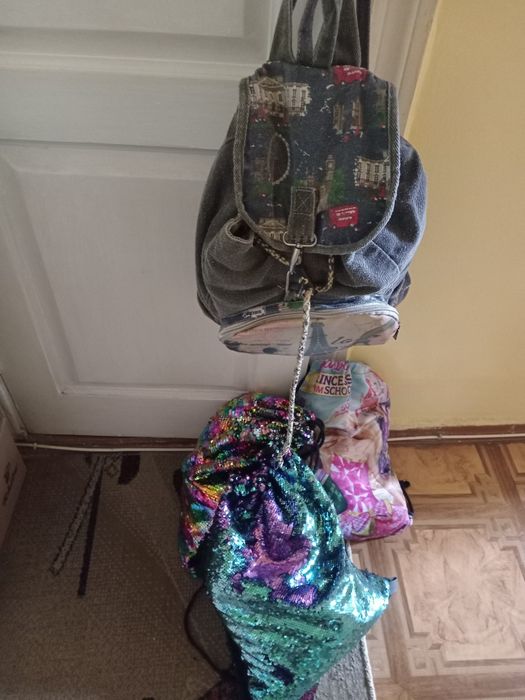 Продам красивые рюкзаки со стразами
