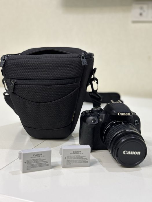 Canon EOS 700D с объективом