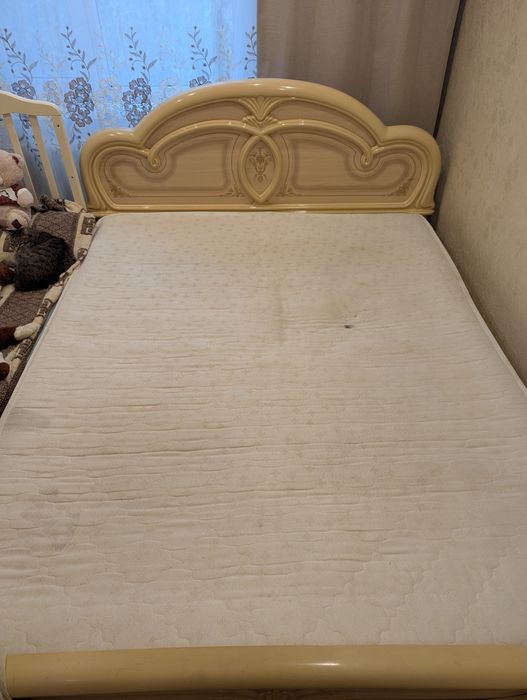 Продам двуспальную кровать 210*180 б/у