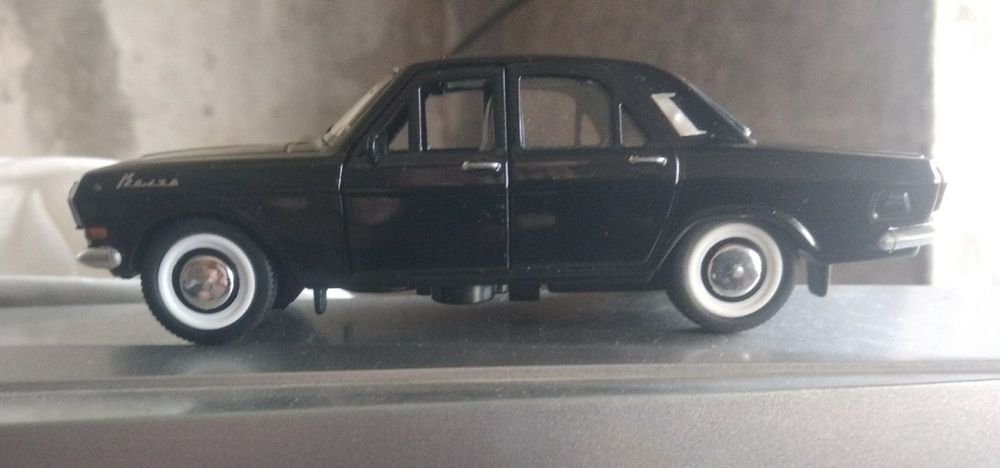 Продам машинку металлическую Волга.