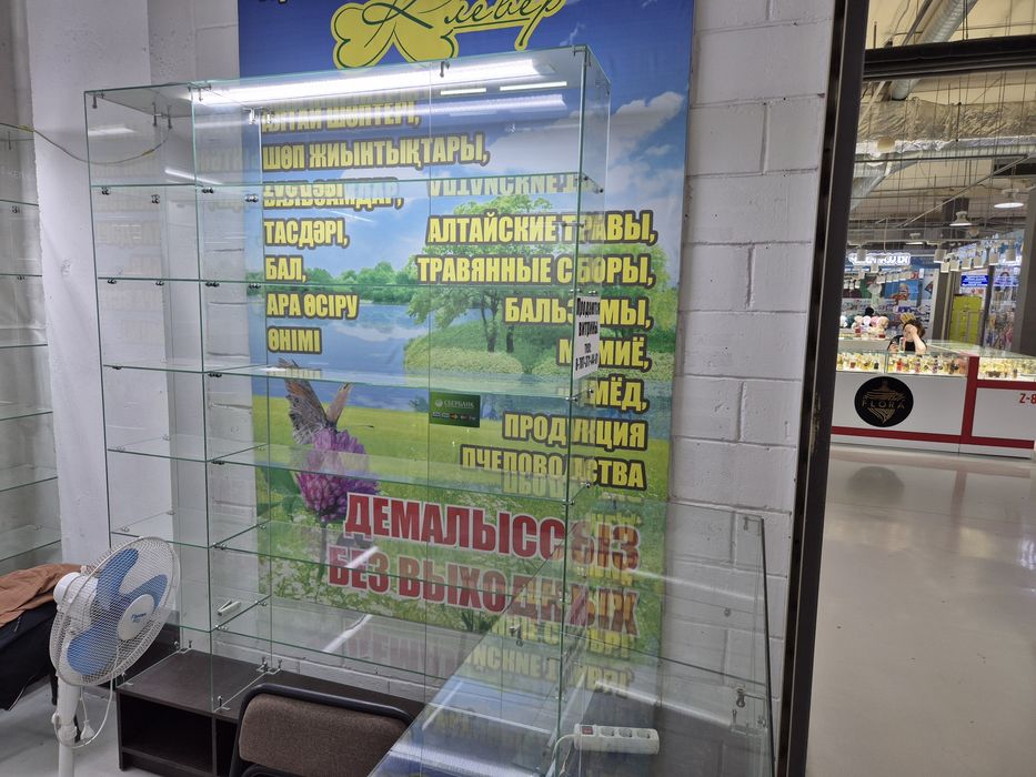 Продаю Витрина стекло