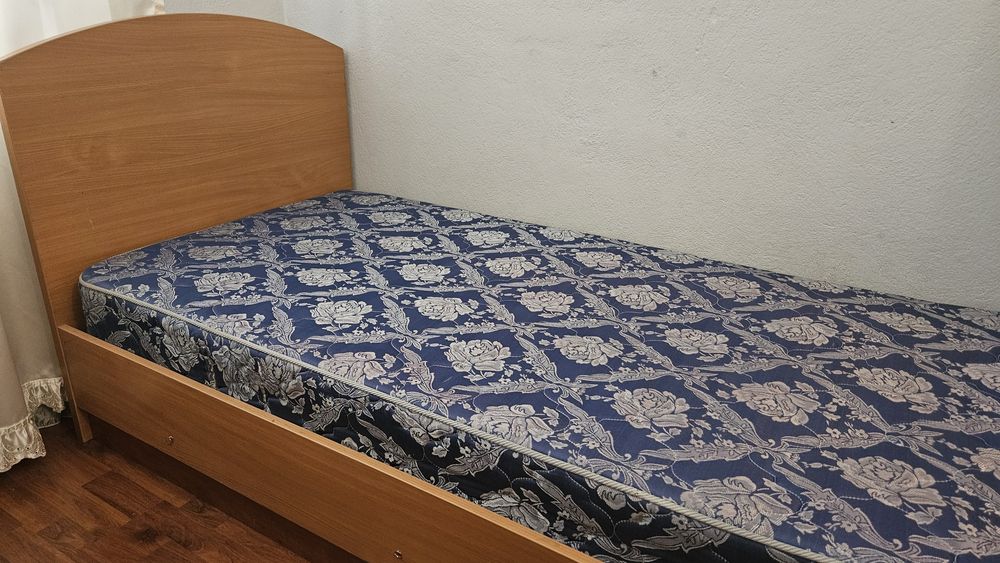 Кровать 90 × 200