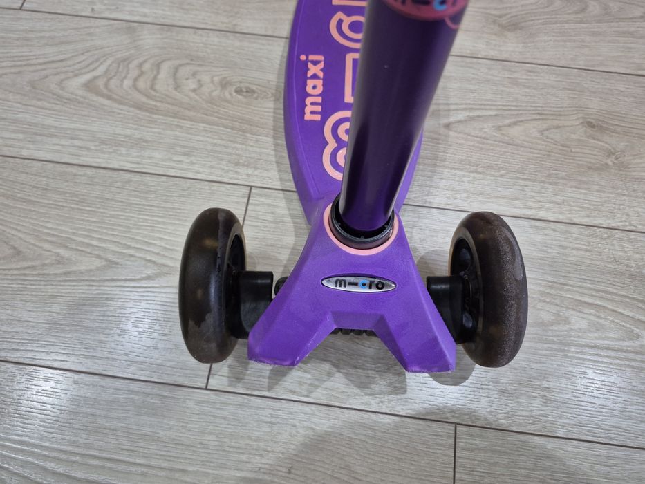Тротинетка Micro Maxi Deluxe LED