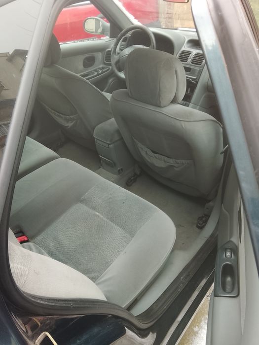 Vând sau schimb Renault Laguna 1.6i edition