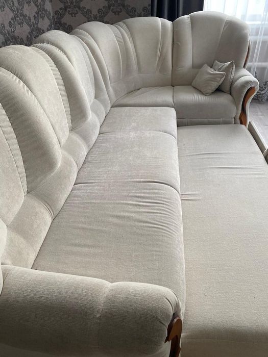 Продам угловой диван с креслом