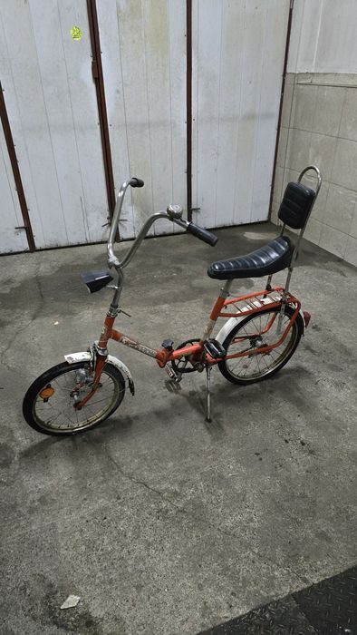 Балканче със спукани гуми