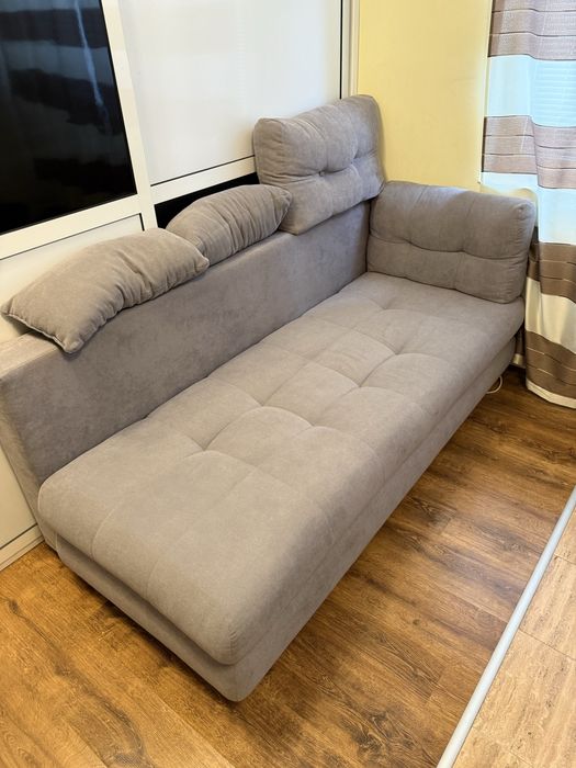 Разтегателен диван + възглавници