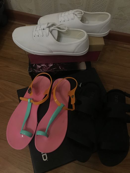 Продается летняя обувь