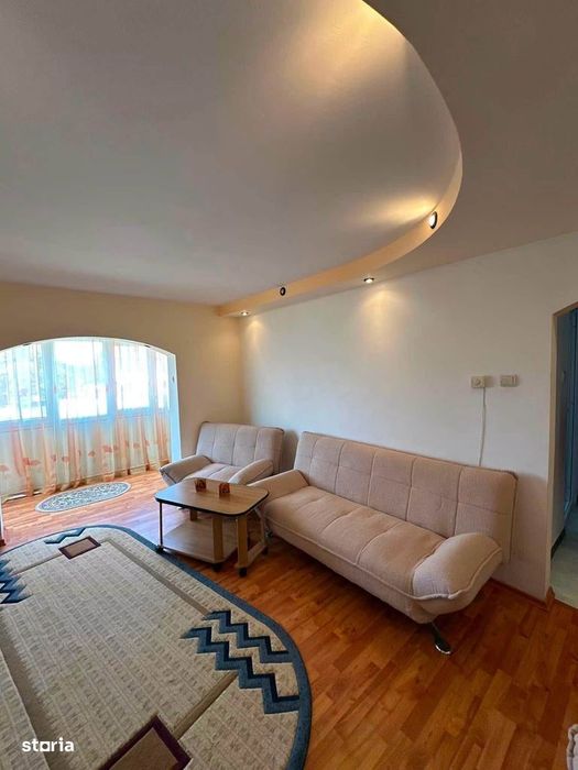 De vanzare apartament 3 camere și 2 balcoane, zona centrala Roman Voda
