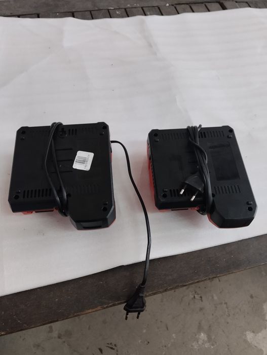 Продавам зарядно milwaukee m12-18fc