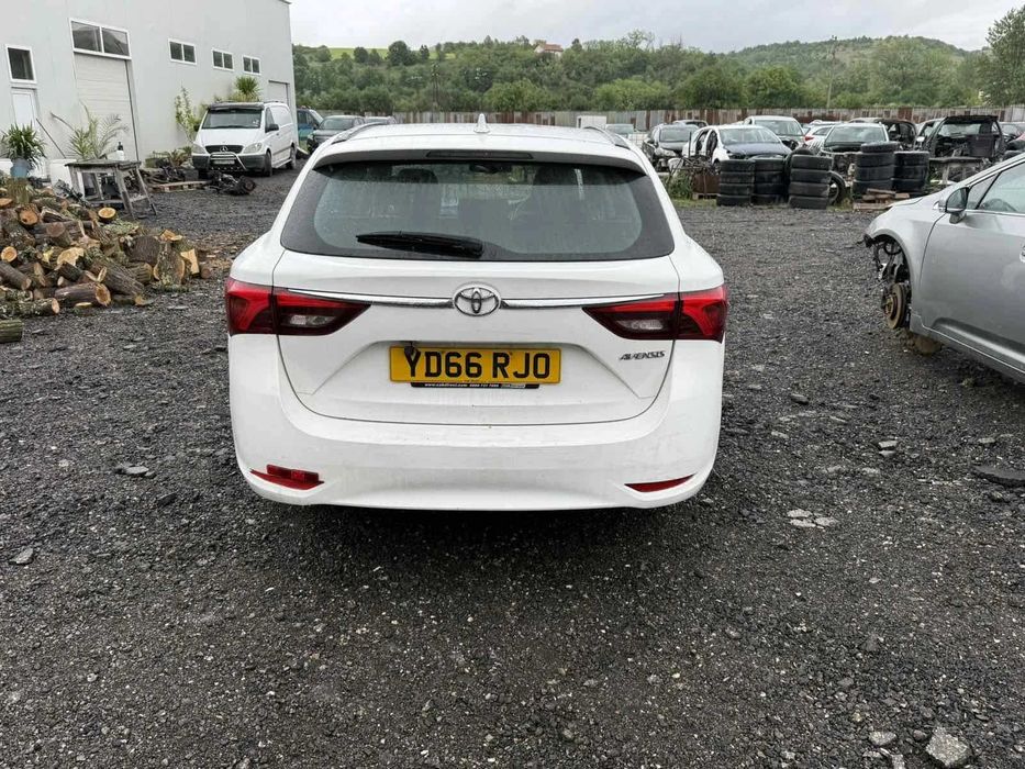 Toyota Avensis 1. 6 дизел D-4D, 112 к. с. , двигател 1WW, 2016 година На Части