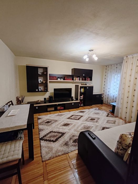 Vând apartament 3 camere