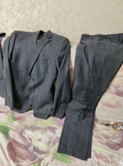 Продам костюм тройка.