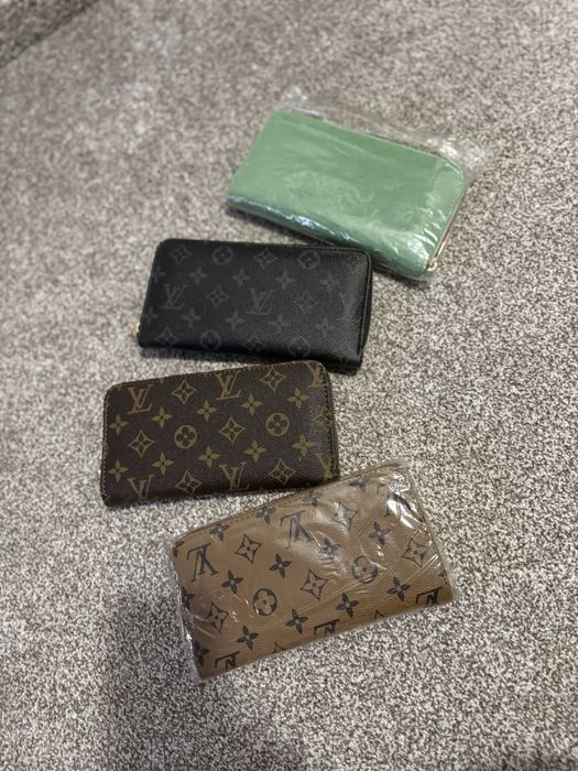 Portofel nou fara eticheta