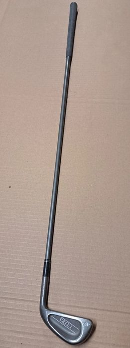 клюшка для гольфа Wilson Ultra.