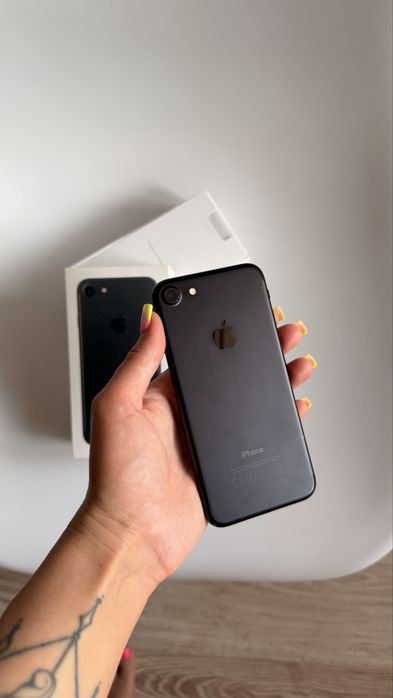 Айфон 7, 32 GB, чёрный цвет