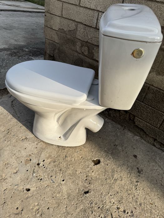 Унитаз-компакт с бачком и крышкой (б/у)